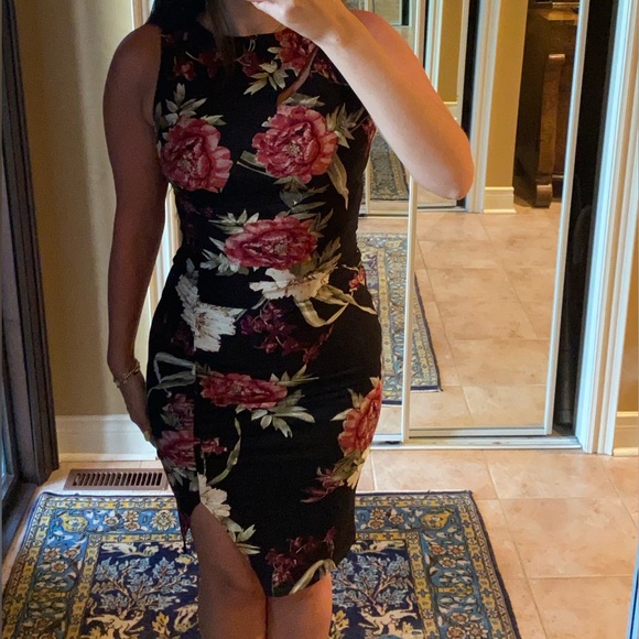 Le Chateau Black & Floral Dress 🖤💐 - Picture 3 of 6